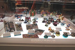 ���������꡼ No.048�Υ���ͥ������ / Ω�λ륢���Ȥ�iPhone����Υ饸����ʤɿ������ƥब¿����Ÿ�����������㥷�硼2011�ץ�ݡ���