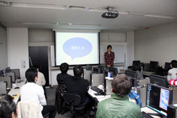 画像ギャラリー No.001のサムネイル画像 / プロデューサーが語る「オンラインゲームの運営」。 バンタンゲームアカデミーの新カリキュラム「オンラインゲーム業界の仕事とスキル」聴講レポート