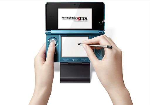 画像集#001のサムネイル/任天堂，3DS本体を乗せてプレイできる折りたたみ式の専用スタンドを，2012年3月22日に発売