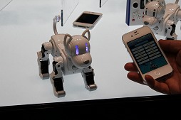 画像ギャラリー No.004のサムネイル画像 / 今年の流行はスマートフォンと犬? ハイテク玩具勢ぞろいで東京おもちゃショー2012開催