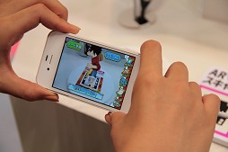 画像ギャラリー No.022のサムネイル画像 / 今年の流行はスマートフォンと犬? ハイテク玩具勢ぞろいで東京おもちゃショー2012開催