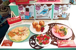 画像ギャラリー No.034のサムネイル画像 / 今年の流行はスマートフォンと犬? ハイテク玩具勢ぞろいで東京おもちゃショー2012開催