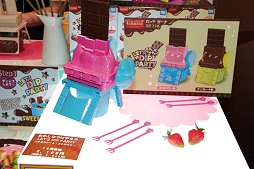 画像ギャラリー No.035のサムネイル画像 / 今年の流行はスマートフォンと犬? ハイテク玩具勢ぞろいで東京おもちゃショー2012開催