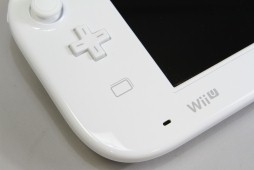 画像集#020のサムネイル/本日発売された「Wii U」をさっそく開けてみた。筐体とACアダプタは従来のWiiより一回り大きい