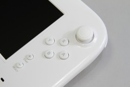 画像集#021のサムネイル/本日発売された「Wii U」をさっそく開けてみた。筐体とACアダプタは従来のWiiより一回り大きい
