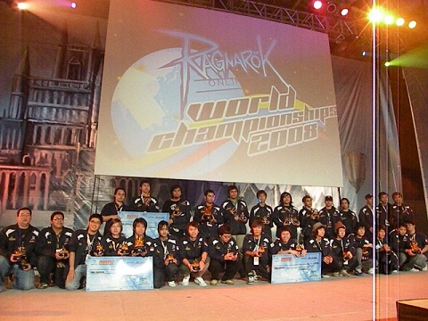 画像集#016のサムネイル/ベストプラットフォームは携帯電話へ?「RO ファン感謝祭 2009」で,ガンホー/エイタロウソフトにオンラインゲームの可能性を聞く