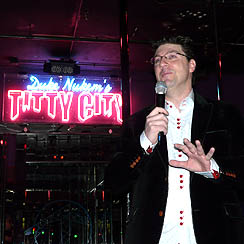 画像ギャラリー No.012のサムネイル画像 / 「Duke Nukem Forever」を実際にプレイ。ラスベガスで行われたイベントで堂々の帰還を果たした,ゲーム史上最低かつ最強の男,デューク・ニューケムの近況をレポート