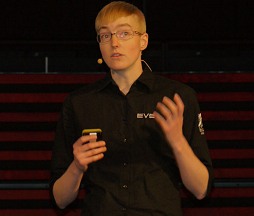 ���������꡼ No.008�Υ���ͥ������ / 2012ǯ�Υơ��ޤϺ�������EVE FANFEST 2012�פǹԤ�줿��EVE Online�״�Ĵ�ֱ��ݡ���