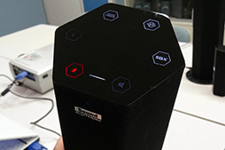 画像ギャラリー No.007のサムネイル画像 / Creative,「Sound BlasterAxx」発表。BT&USB接続対応のスピーカーとマイク,DSPを1本の“六角柱”にまとめた製品