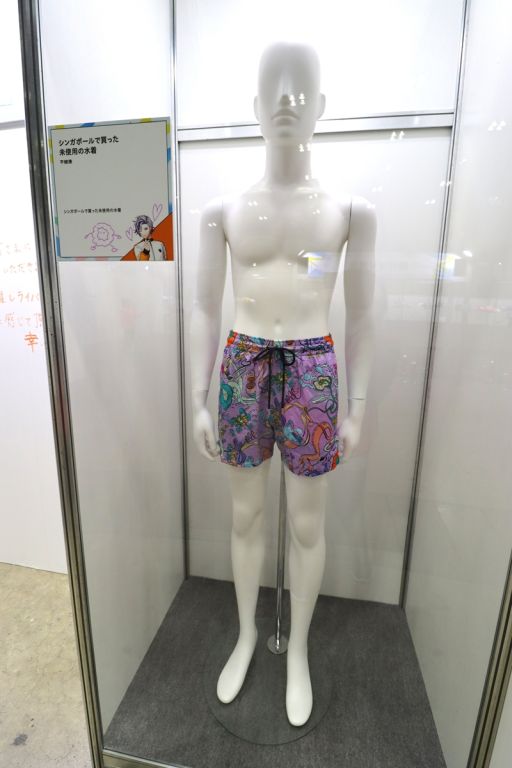 画像ギャラリー No.003のサムネイル画像 / 「にじフェス2026」美術室&資料室レポート。ライバーの私物,新人たちによるエモ写真展示,会場イチ目立つ月ノ美兎巨大バルーンまで目白押し