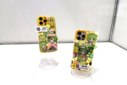 画像ギャラリー No.010のサムネイル画像 / 「にじフェス2026」美術室&資料室レポート。ライバーの私物,新人たちによるエモ写真展示,会場イチ目立つ月ノ美兎巨大バルーンまで目白押し
