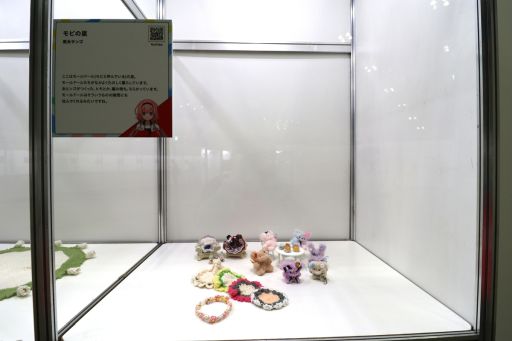 画像ギャラリー No.011のサムネイル画像 / 「にじフェス2026」美術室&資料室レポート。ライバーの私物,新人たちによるエモ写真展示,会場イチ目立つ月ノ美兎巨大バルーンまで目白押し