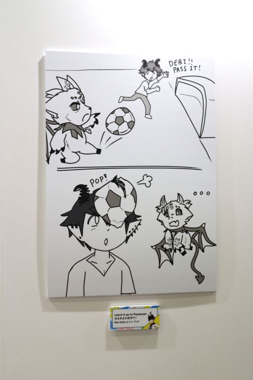 画像ギャラリー No.025のサムネイル画像 / 「にじフェス2026」美術室&資料室レポート。ライバーの私物,新人たちによるエモ写真展示,会場イチ目立つ月ノ美兎巨大バルーンまで目白押し
