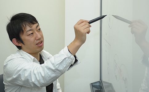 画像集#011のサムネイル/ニコニコ広場が目指す次世代コミュニケーション。ニコニコ動画 運営長に聞く「テキストベースで群衆を表現する挑戦」