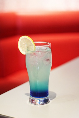 ���������꡼ No.023�Υ���ͥ������ / �֥ƥ��륺�������С��פȥ��饪�����ɥ��������ո�Ź�Υ������åץ����ڡ����������ϡ��������������饹�ȤǺ̤�줿�ե����ǥ���ܥ�˥塼��ڤ��⤦