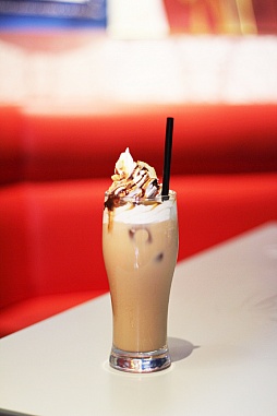 ���������꡼ No.025�Υ���ͥ������ / �֥ƥ��륺�������С��פȥ��饪�����ɥ��������ո�Ź�Υ������åץ����ڡ����������ϡ��������������饹�ȤǺ̤�줿�ե����ǥ���ܥ�˥塼��ڤ��⤦