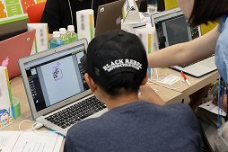 画像ギャラリー No.003のサムネイル画像 / 子ども達がキャラクターデザインとPR動画制作にチャレンジした「2018年夏休みネクソン1日社員体験」レポート