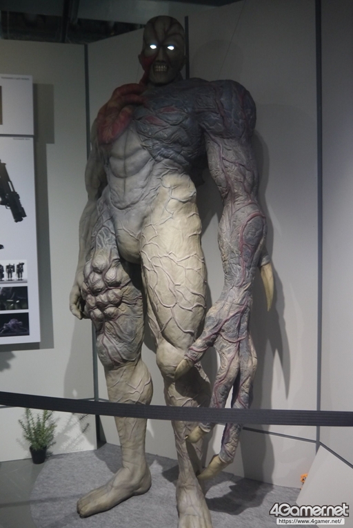 画像ギャラリー No.021のサムネイル画像 / 「THE WORLD OF BIOHAZARD 30周年展」発表会&内覧会レポート。ドミトレスクの座像や等身大ウェスカーなど,迫力ある立体展示と趣向を凝らした演出が満載