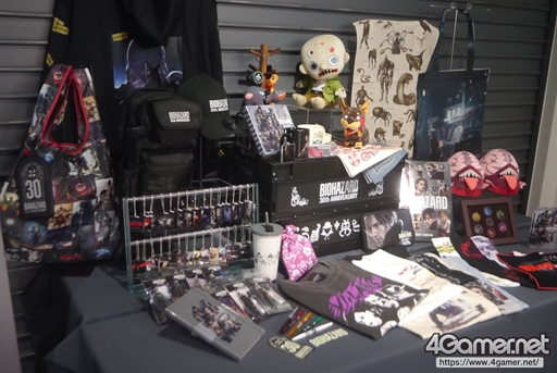 画像ギャラリー No.041のサムネイル画像 / 「THE WORLD OF BIOHAZARD 30周年展」発表会&内覧会レポート。ドミトレスクの座像や等身大ウェスカーなど,迫力ある立体展示と趣向を凝らした演出が満載