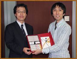 画像ギャラリー No.001のサムネイル画像 / シグナルトーク,関東と関西の老人ホームなどに麻雀牌とマットのセットを寄贈