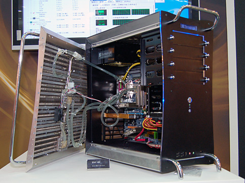 Computex 08 ファンレス 液冷と直列ファン冷却仕様 2種類の個性的なpcケースをthermalrightが展示