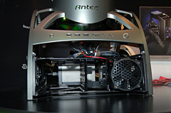 ������#007�Υ���ͥ���/��NVISION 08��04��LAN�ѡ��ƥ��ˤ�ѡ��ĸ��ڤˤ⡣Antec���ǥ�������Ȥ�����Ż�ΡȤޤ��ġɡ�Skeleton��