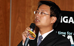 画像集#002のサムネイル/GIGABYTE製グラフィックスカード用の新型冷却技術がCeBIT 2009で公開に。P55におけるSLIサポートの続報も