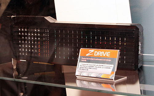 画像集#002のサムネイル/OCZの爆速SSD「Z Drive」は最短で2009年5月にも発売へ。ゲーマー向けキーボードとマウスの新型も