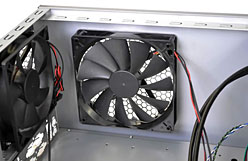 ������#002�Υ���ͥ���/Antec�Υ����ޡ�����PC��������Three Hundred�פ˶俧��ǥ뤬