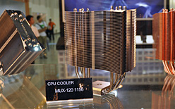 ������#026�Υ���ͥ���/��COMPUTEX��Thermalright�������ǽŰ��Ż��PC�������䡤�������ե�������Υե���쥹�緿GPU�����顼�ʤɤ���������缡�в٤�