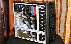 画像ギャラリー No.006のサムネイル画像 / Thermaltakeは“4-way SLI”サポートの「GF100」対応PCケースを準備中