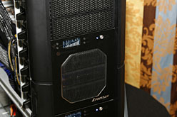 画像ギャラリー No.007のサムネイル画像 / Thermaltakeは“4-way SLI”サポートの「GF100」対応PCケースを準備中