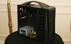 画像ギャラリー No.013のサムネイル画像 / Thermaltakeは“4-way SLI”サポートの「GF100」対応PCケースを準備中