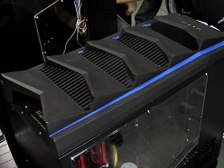 ꡼ No.005 | COMPUTEXSilverStoneޡPCRavenפ3Ƥˡե饰åסƤӤġPC