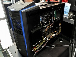 ꡼ No.007 | COMPUTEXSilverStoneޡPCRavenפ3Ƥˡե饰åסƤӤġPC