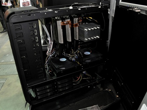 ꡼ No.015 | COMPUTEXSilverStoneޡPCRavenפ3Ƥˡե饰åסƤӤġPC