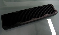 ꡼ No.018 | COMPUTEXSilverStoneޡPCRavenפ3Ƥˡե饰åסƤӤġPC