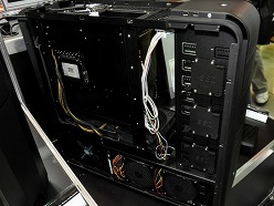 ꡼ No.019 | COMPUTEXSilverStoneޡPCRavenפ3Ƥˡե饰åסƤӤġPC