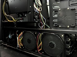 ꡼ No.020 | COMPUTEXSilverStoneޡPCRavenפ3Ƥˡե饰åסƤӤġPC