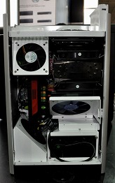 ꡼ No.026 | COMPUTEXSilverStoneޡPCRavenפ3Ƥˡե饰åסƤӤġPC