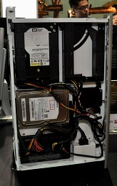 ꡼ No.028 | COMPUTEXSilverStoneޡPCRavenפ3Ƥˡե饰åסƤӤġPC