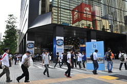 ���������꡼ No.002�Υ���ͥ������ / Intel in Akiba������������Ρ�Solid�ɤʥࡼ�ӡ������������ͤˤ��SSD�ֺ¡�OC������Ͽ�����󥸤�