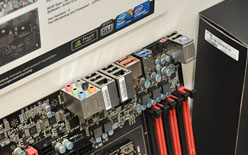 ���������꡼ No.031�Υ���ͥ������ / Intel in Akiba������������Ρ�Solid�ɤʥࡼ�ӡ������������ͤˤ��SSD�ֺ¡�OC������Ͽ�����󥸤�