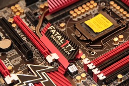 画像ギャラリー No.013のサムネイル画像 / P67マザーボードでゲーマー向け市場を狙うASRockマーケティング&Jonathan“Fatal1ty” Wendel氏インタビューを掲載