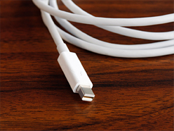 画像ギャラリー No.010のサムネイル画像 / Intel,高速インタフェース「Thunderbolt」の概要を公開し,「Ivy Bridge」世代で標準搭載へ。“ノートPC用外付けGPU”の登場も予告