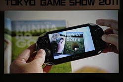 画像集#010のサムネイル/［TGS 2011］【速報】PS3の画面を表示できたり，PS3の拡張コントローラとして利用できたり。基調講演で明かされた「PlayStation Vita」新機能の数々