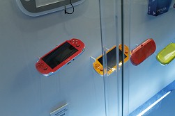 ���������꡼ No.002�Υ���ͥ������ / ��TGS 2011��PlayStation Vita�Υ��顼�Хꥨ�������SCE�֡����ˤƻ���Ÿ����������ϸĿͤι��ߤ˹�碌�����򤬲�ǽ�ˤʤ�Τ��⡩