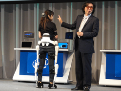 ���������꡼ No.007�Υ���ͥ������ / �֤��줫������ܤǿ����ʵ��Ѥ����߽Ф����פȵ��Ļ᤬��롤CEATEC JAPAN 2011����ƥ��Ĵ�ֱ��ݡ���