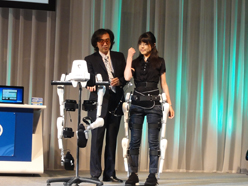 ���������꡼ No.008�Υ���ͥ������ / �֤��줫������ܤǿ����ʵ��Ѥ����߽Ф����פȵ��Ļ᤬��롤CEATEC JAPAN 2011����ƥ��Ĵ�ֱ��ݡ���