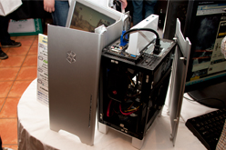 米びつ Pcケースにmini Itx対応版が登場 Raven Rv04は 開発中 秋葉原で行われたsilverstoneイベントレポート